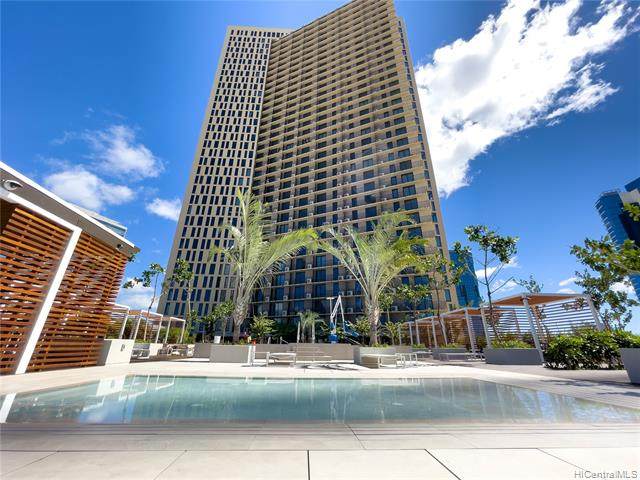 987 Queen Street - Photo 1
