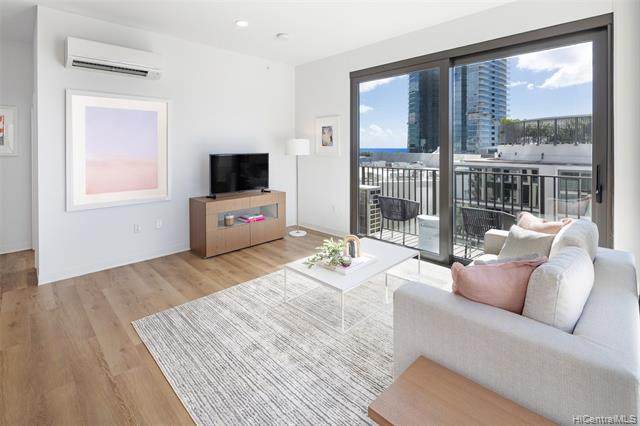 987 Queen Street - Photo 1
