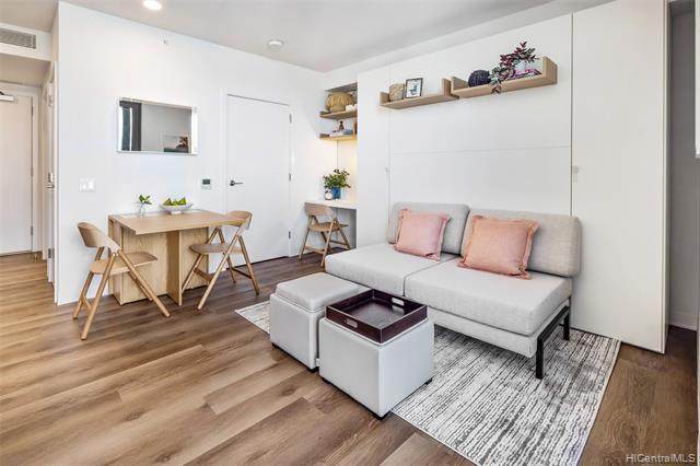 987 Queen Street - Photo 1