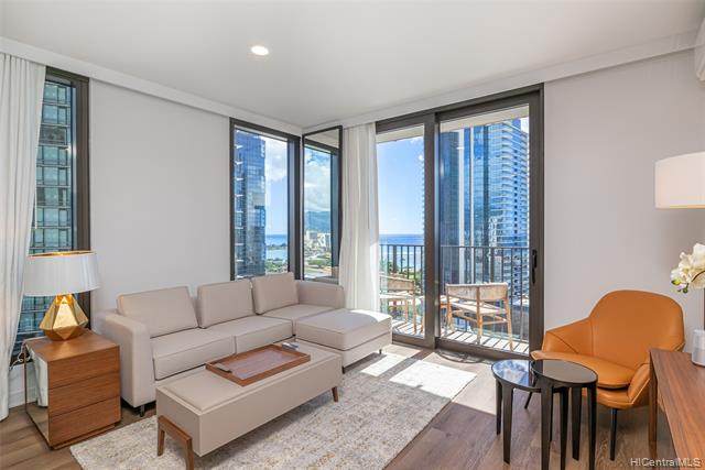 987 Queen Street - Photo 1