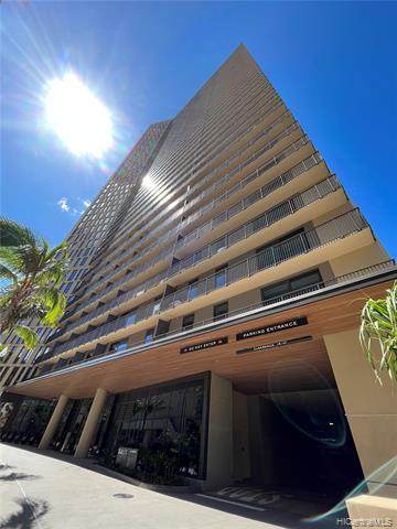 987 Queen Street - Photo 1
