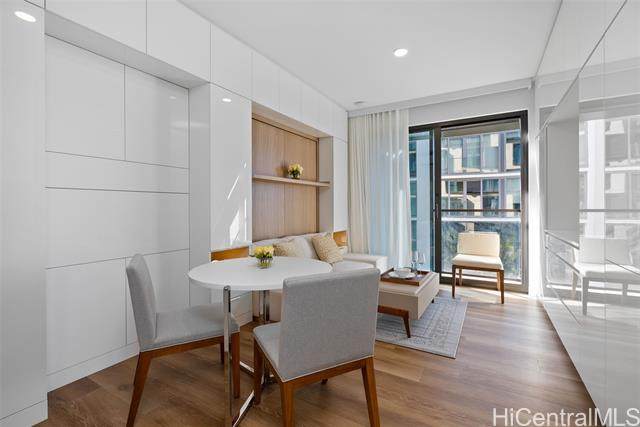987 Queen Street - Photo 1