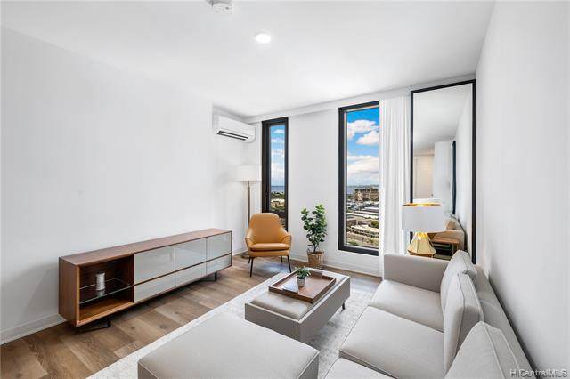 987 Queen Street - Photo 1