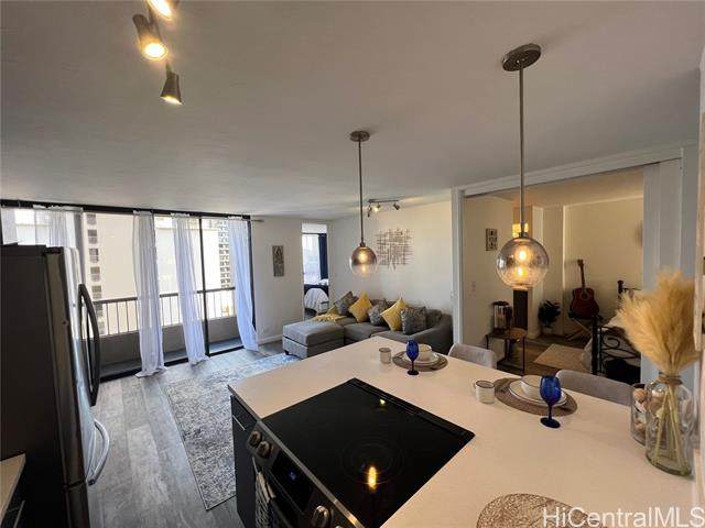 320 Liliuokalani Avenue - Photo 1