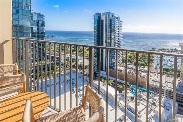 987 Queen Street - Photo 1