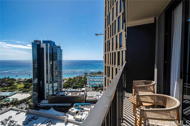 987 Queen Street - Photo 1