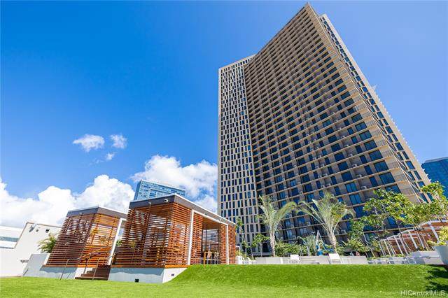 987 Queen Street - Photo 1