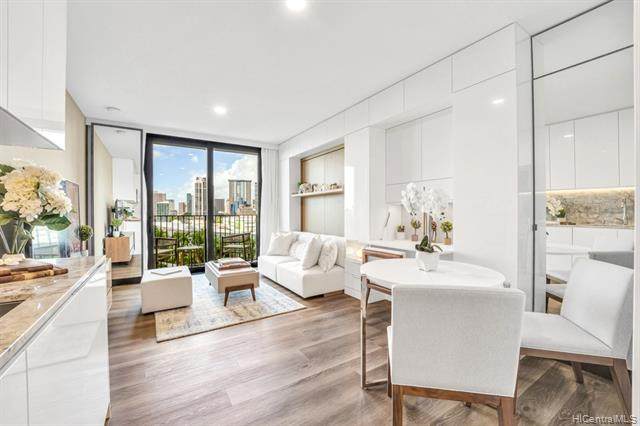 987 Queen Street - Photo 1