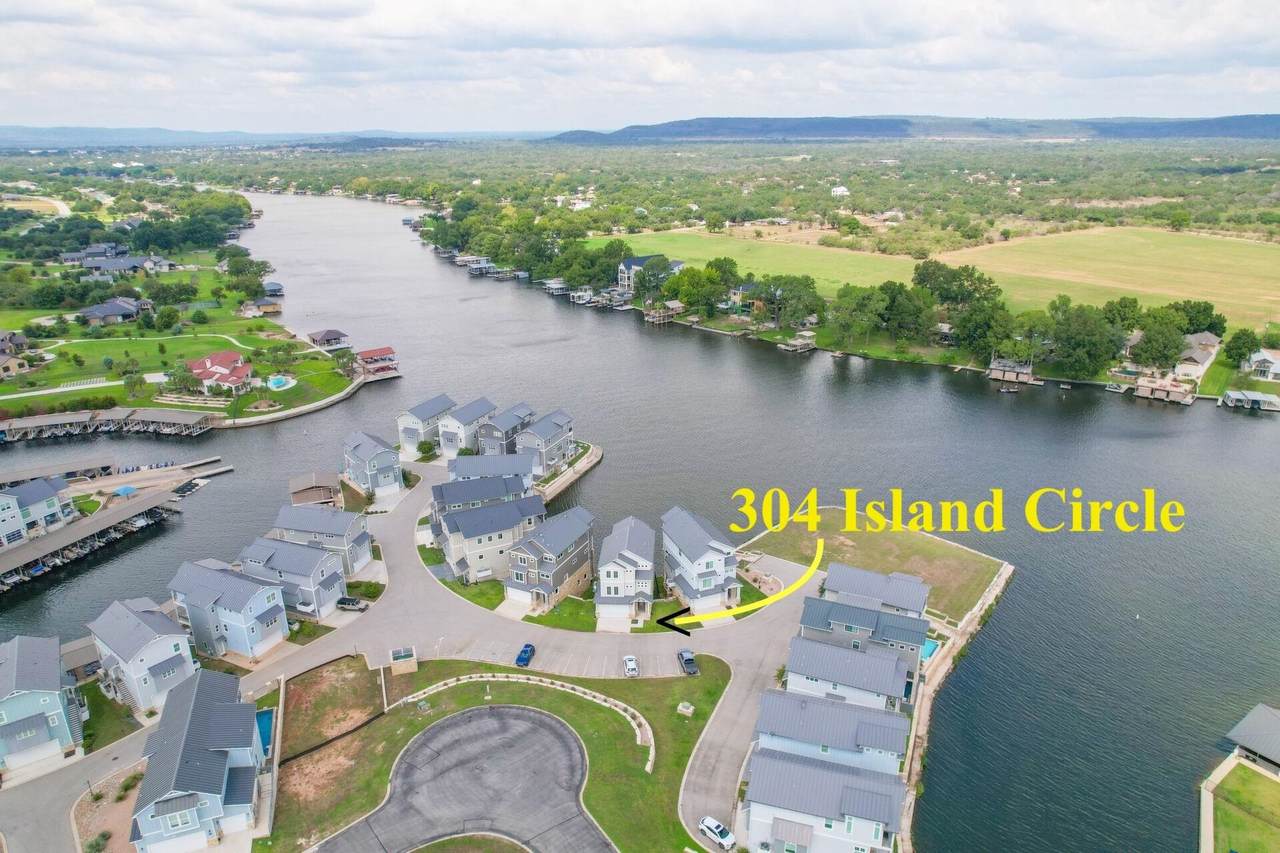 304 Island Circle - Photo 1