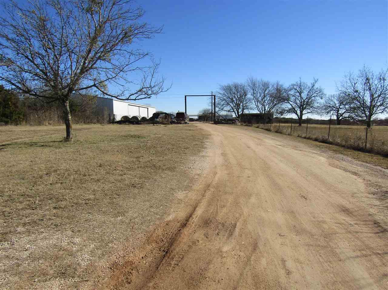 1805 Fm 1174 - Photo 1