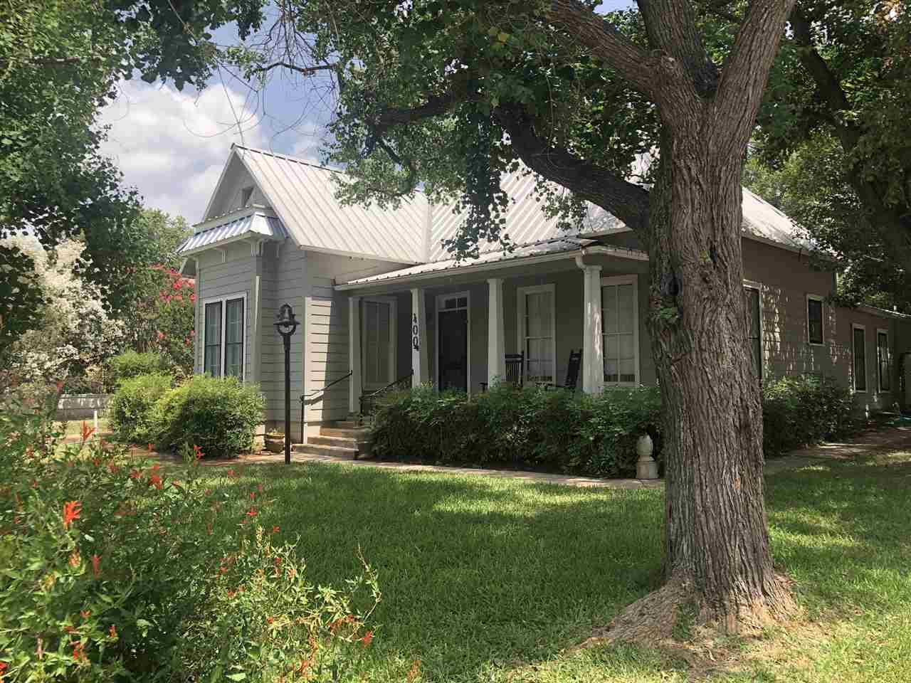 400 Main Street - Photo 1