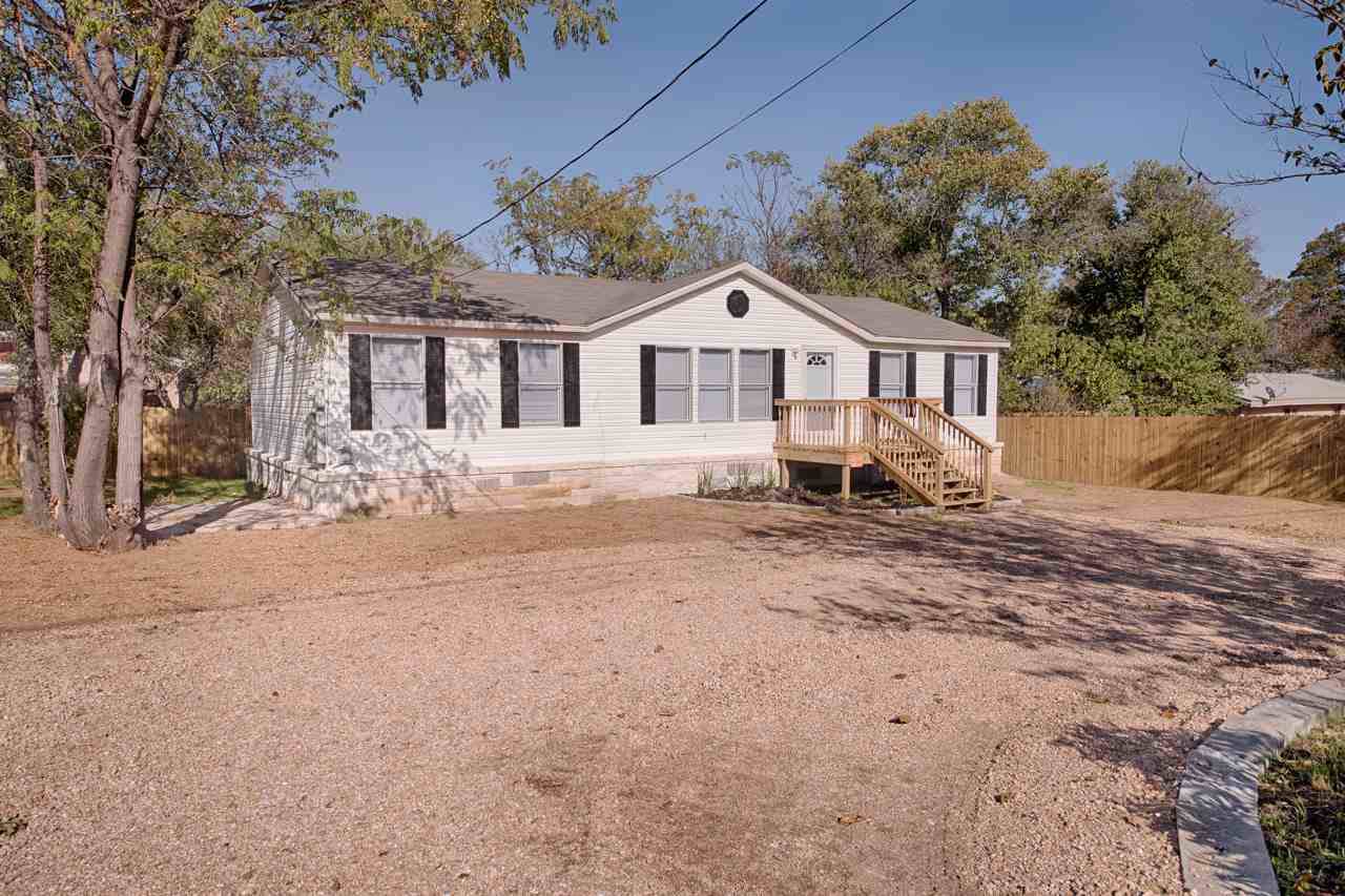 401 Castlewood Drive - Photo 1