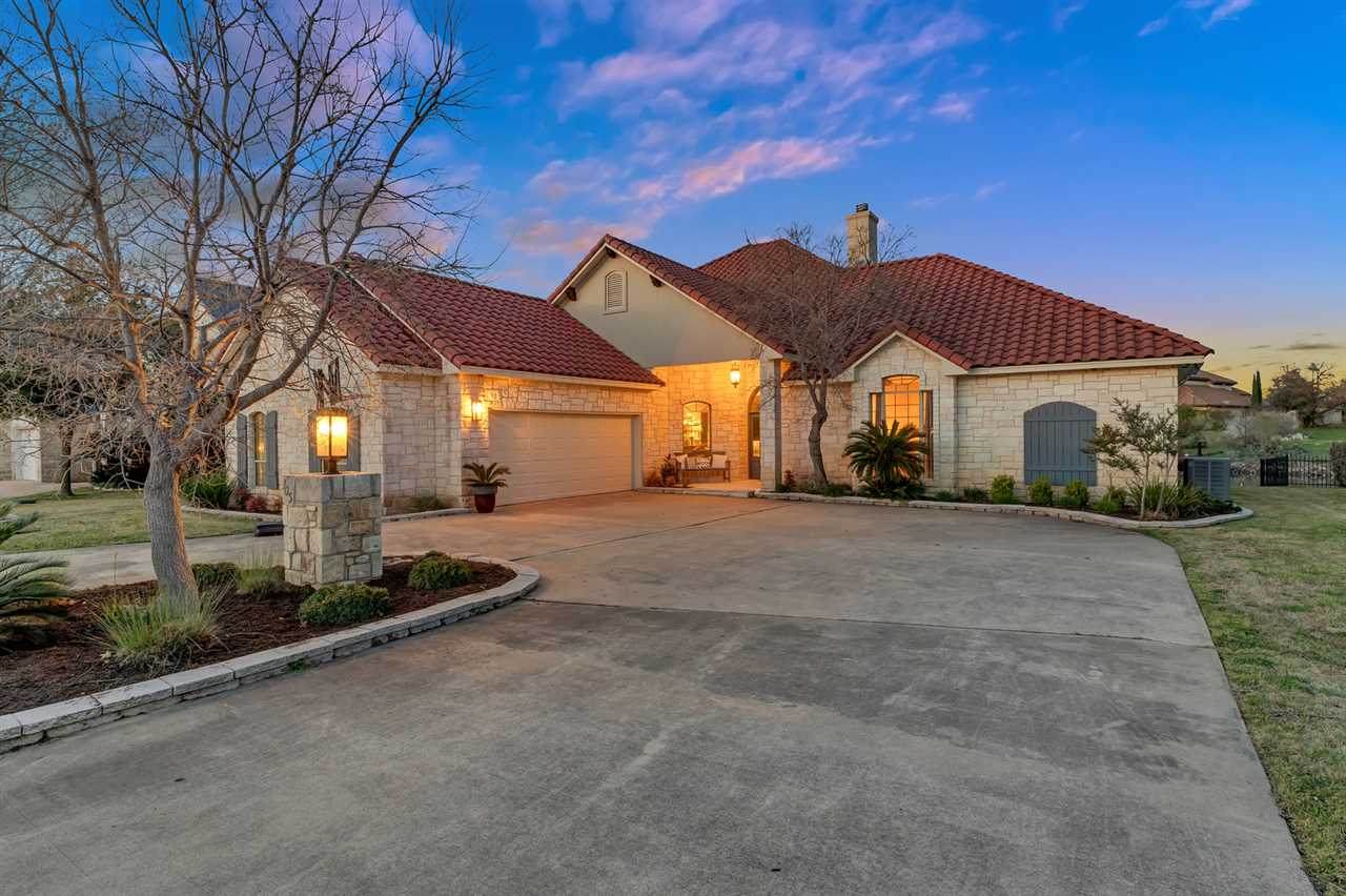 105 Waters Edge - Photo 1