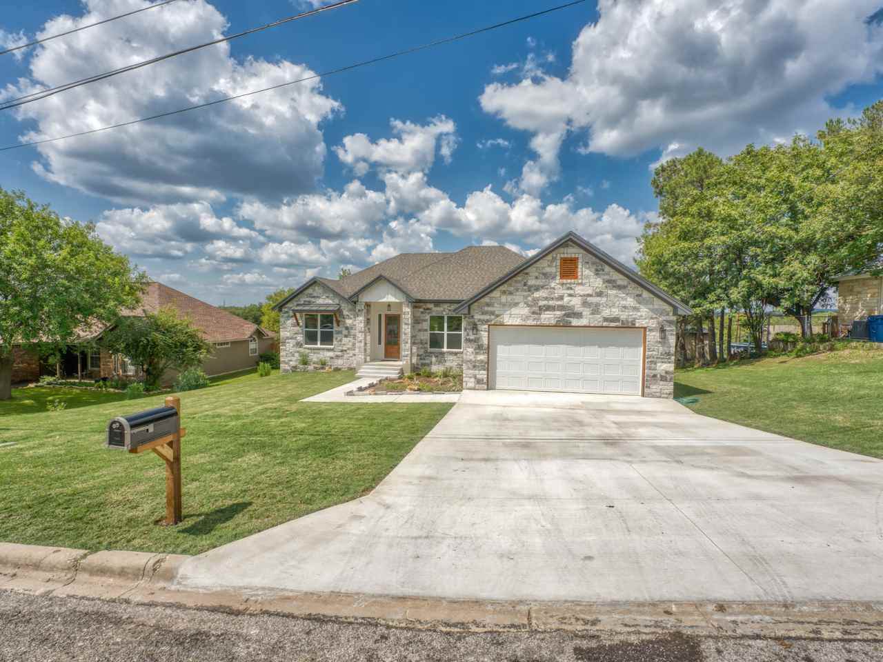 1404 Sunset Dr. - Photo 1