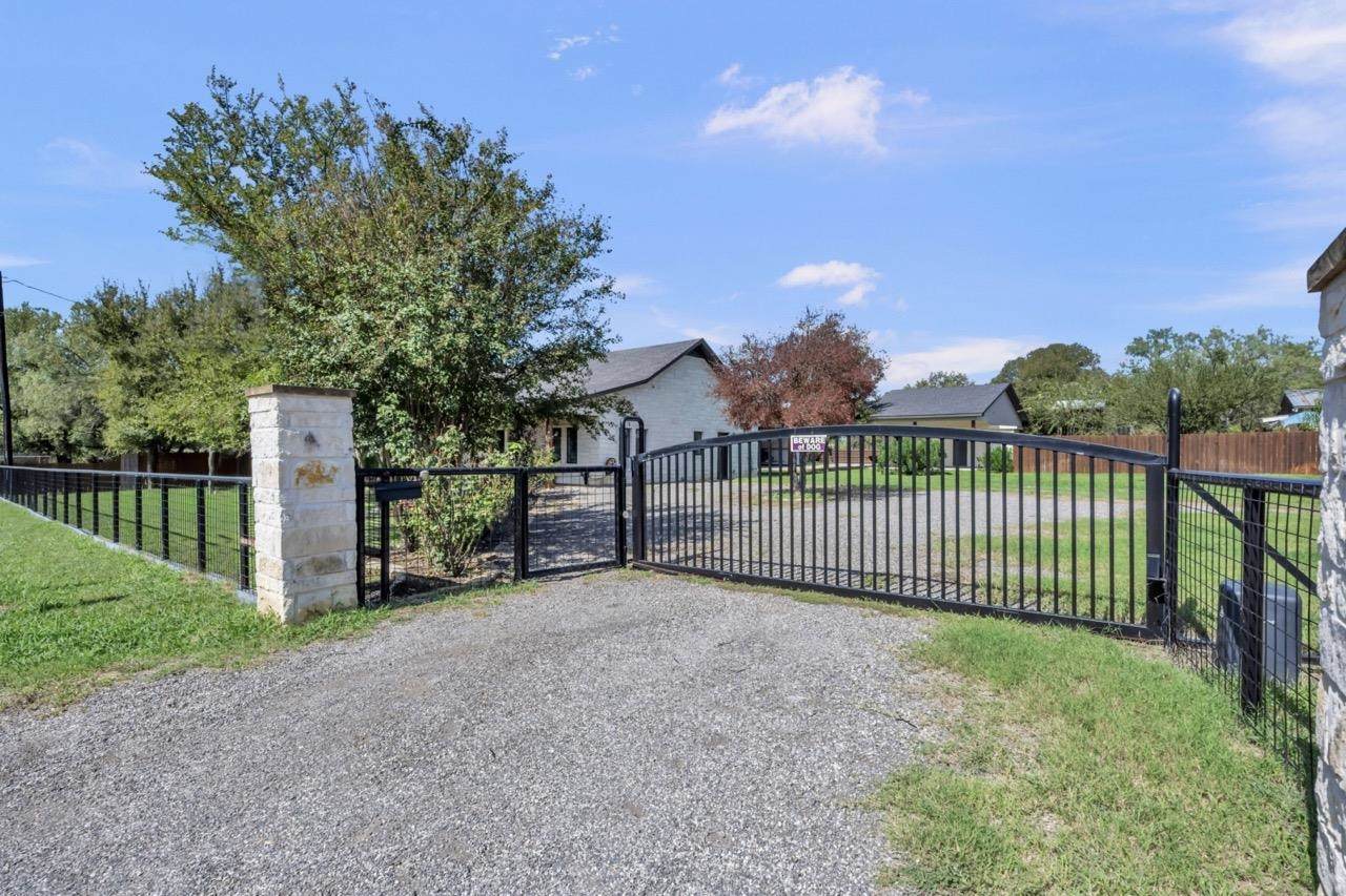 1303 Prairie Creek Drive - Photo 1
