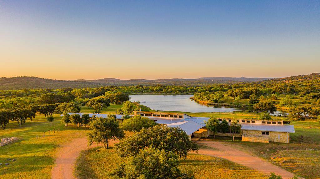 5313 Ranch Rd 965 - Photo 1