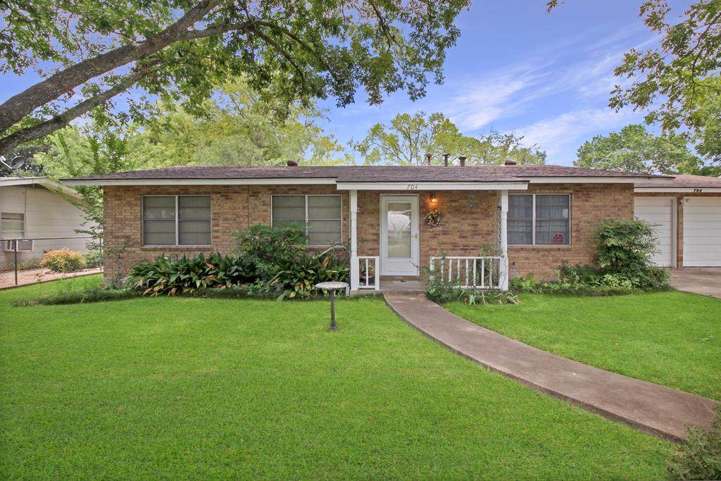 704 Edison St - Photo 1