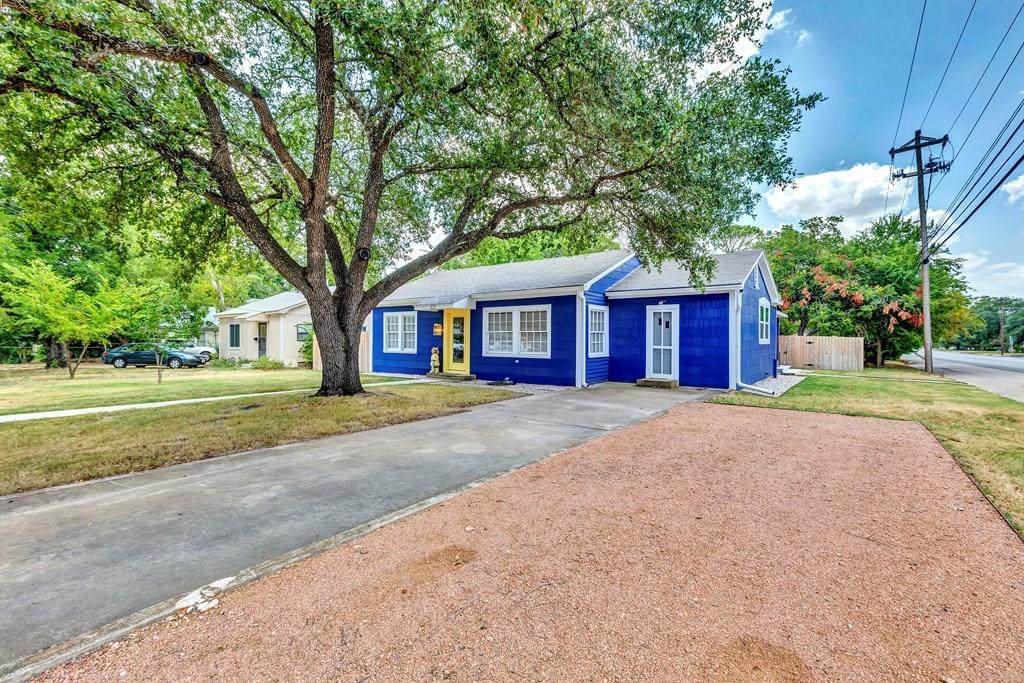337 Hackberry - Photo 1