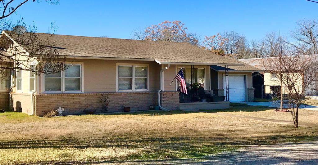 205 Hackberry - Photo 1