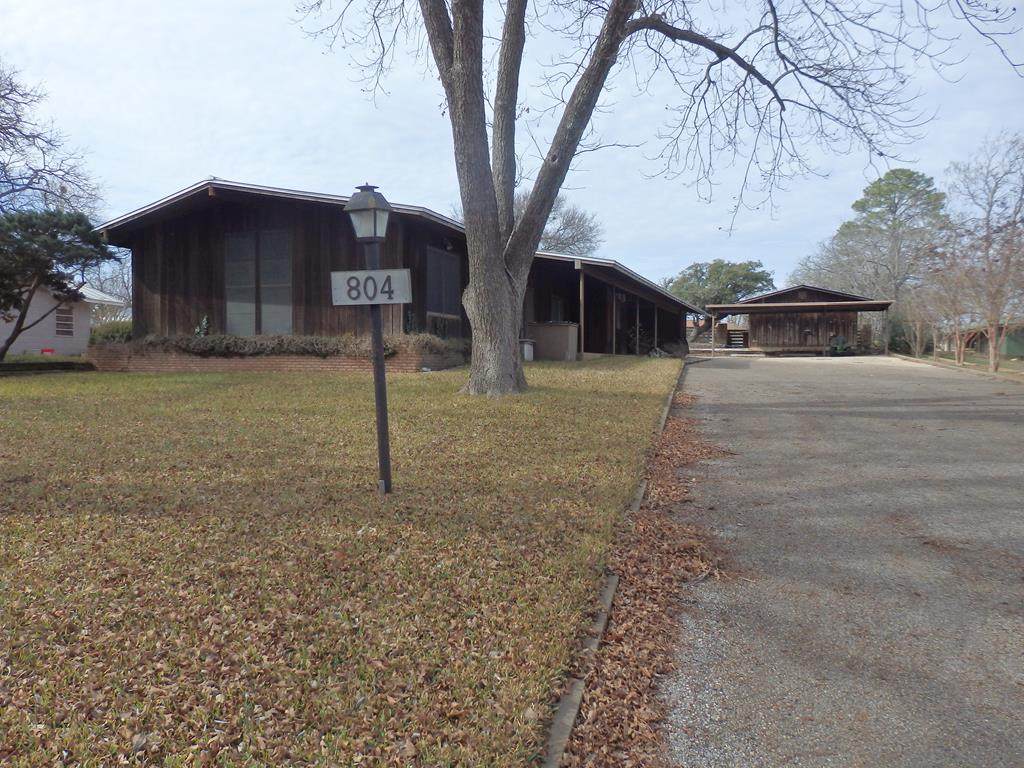 804 Henrietta St - Photo 1