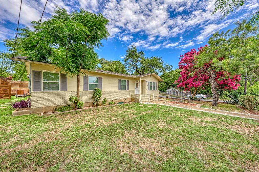 304 Bowie - Photo 1