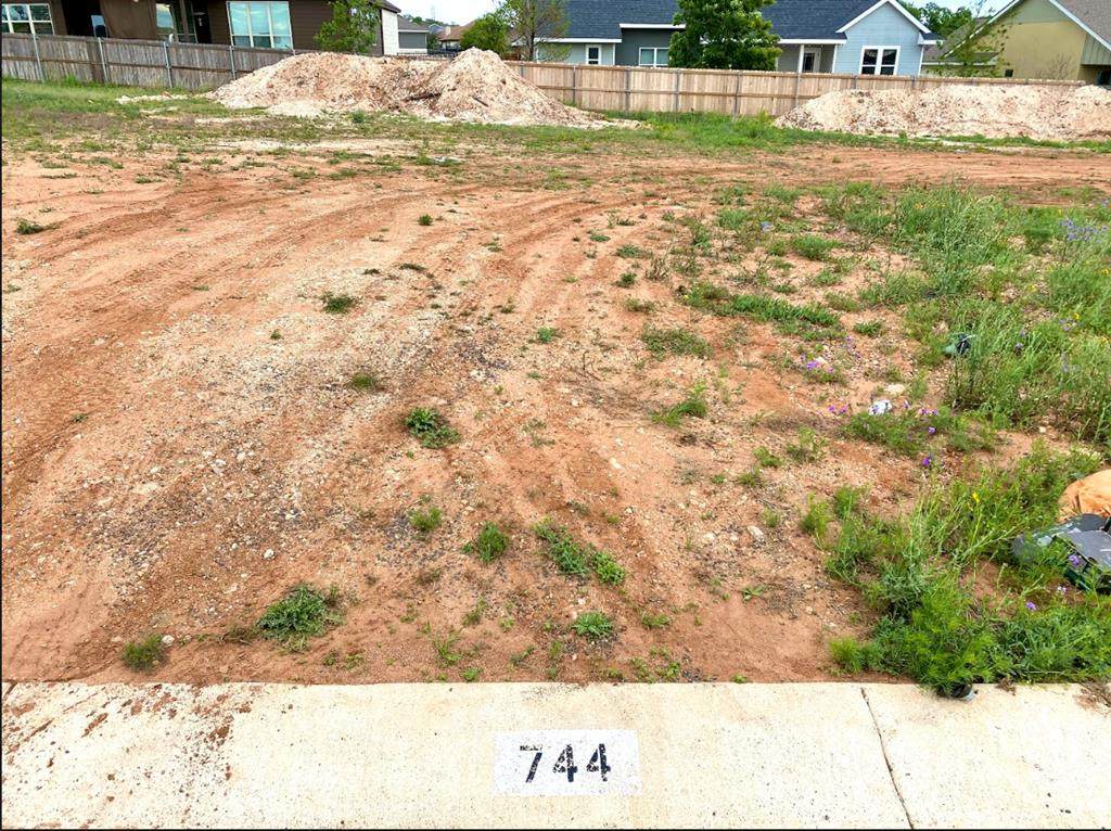 744 Northern Red Oak - Photo 1