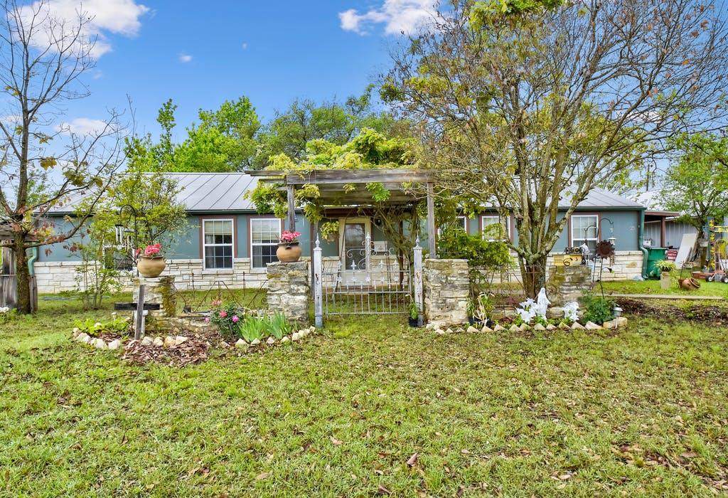 54 Ranch Rd 1623 - Photo 1