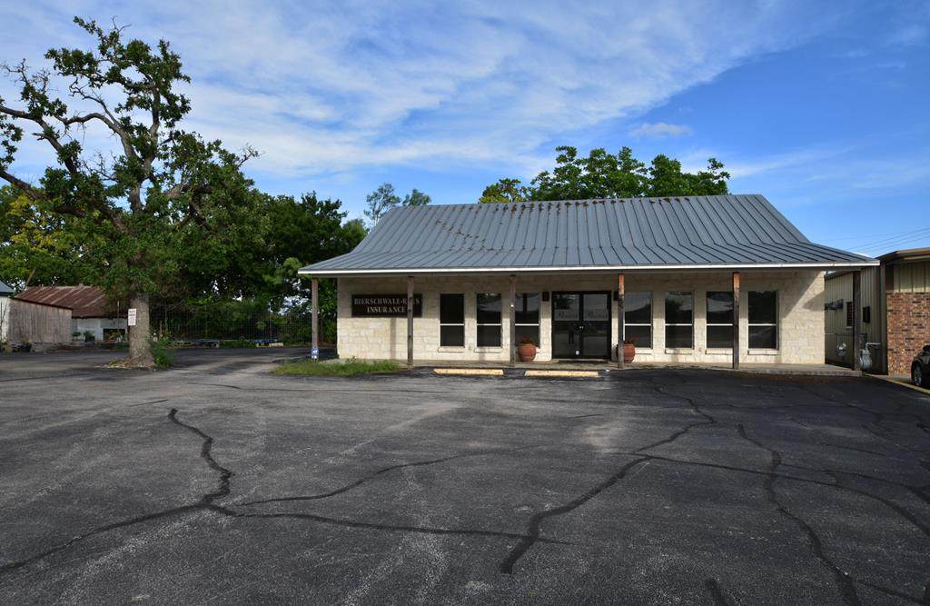 1105 Llano St - Photo 1