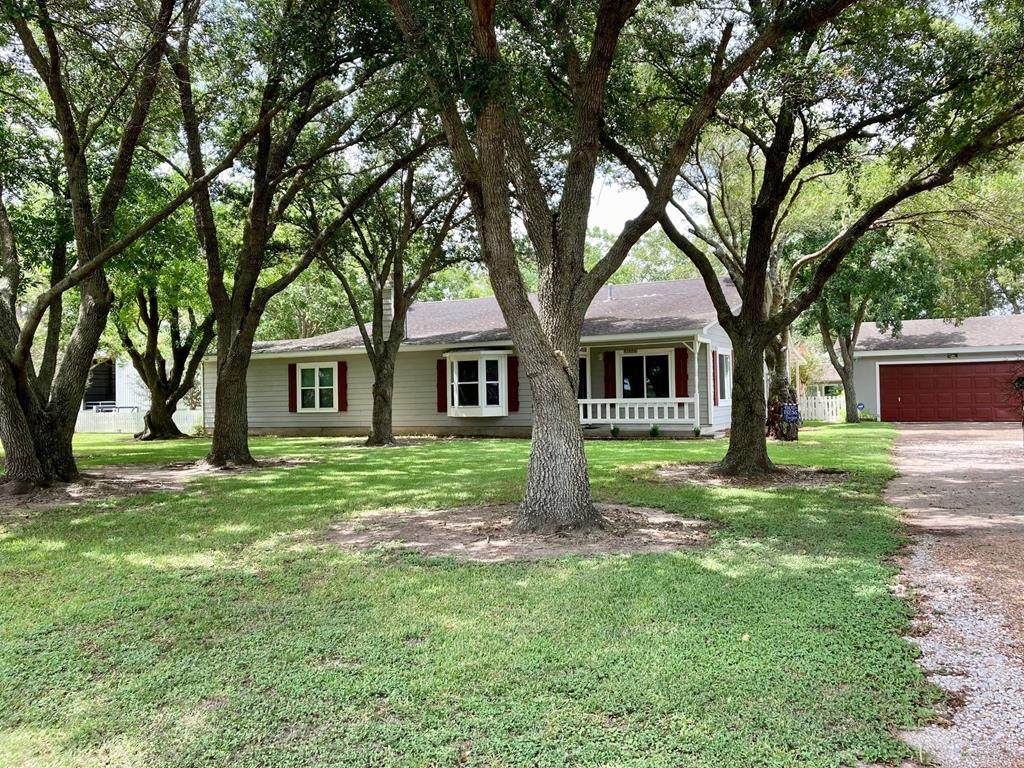 90 County Rd 303 - Photo 1