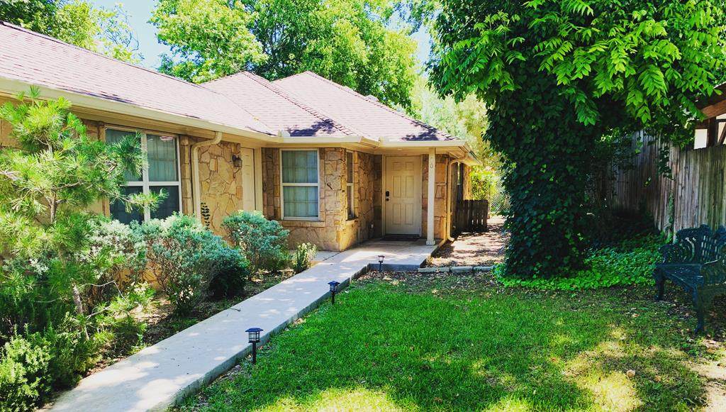 203 Creek St - Photo 1