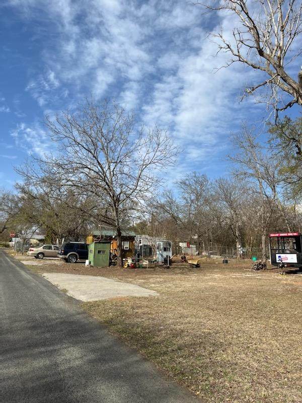 501 Mockingbird St - Photo 1