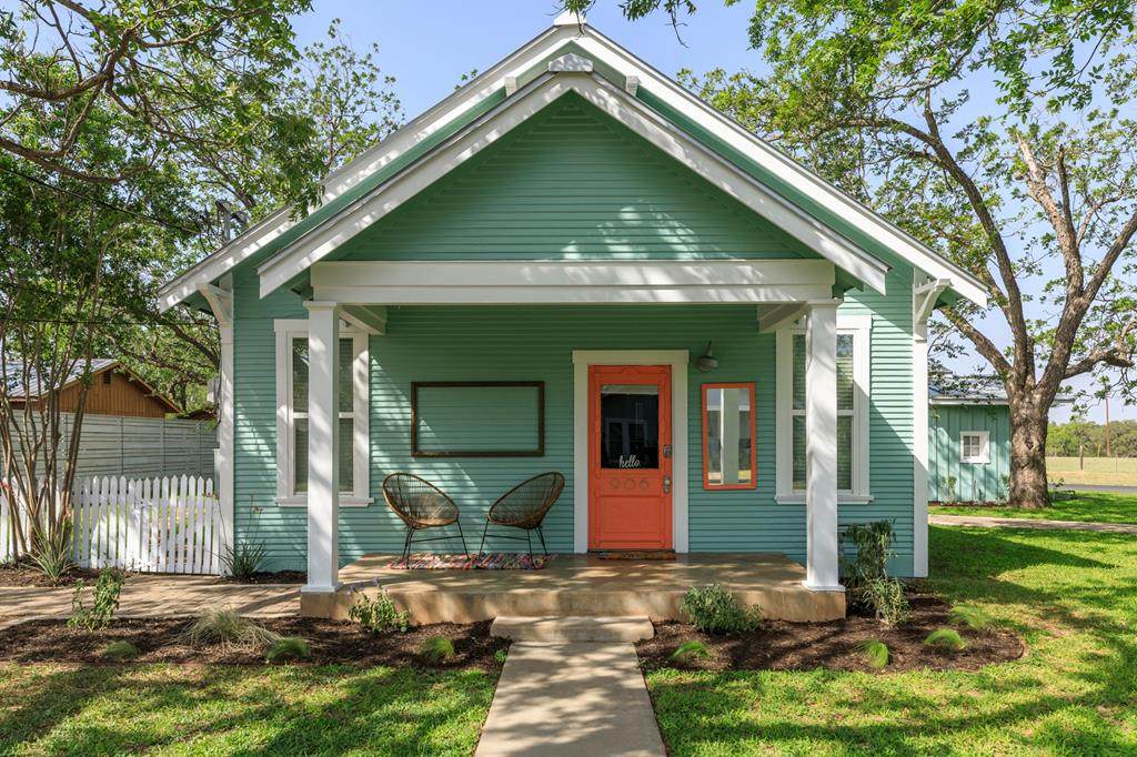 906 Austin St - Photo 1
