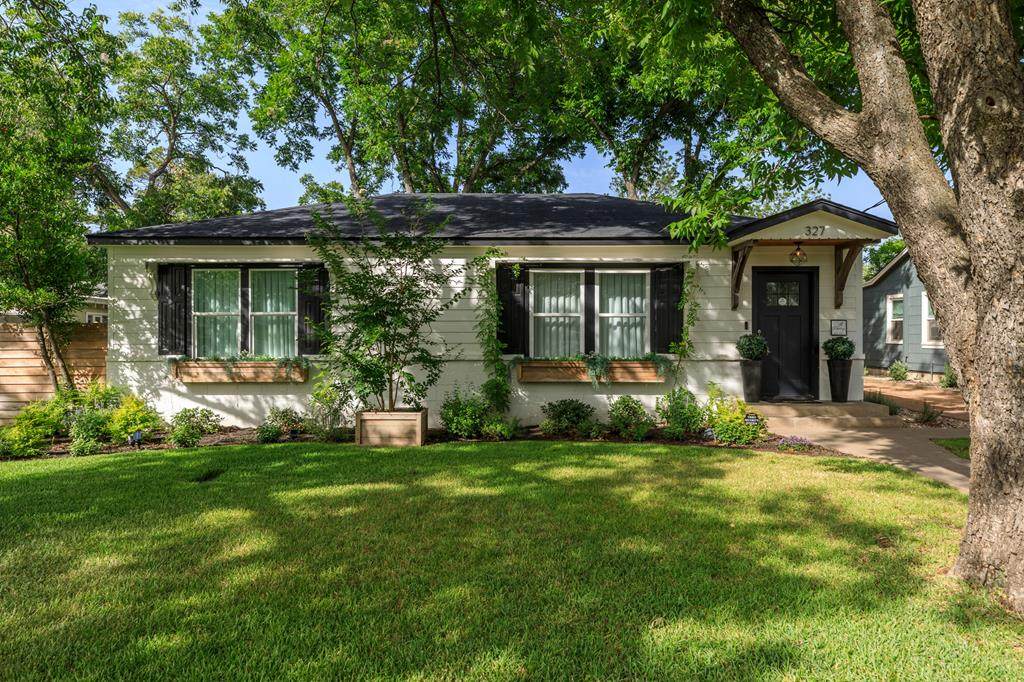 327 Hackberry - Photo 1