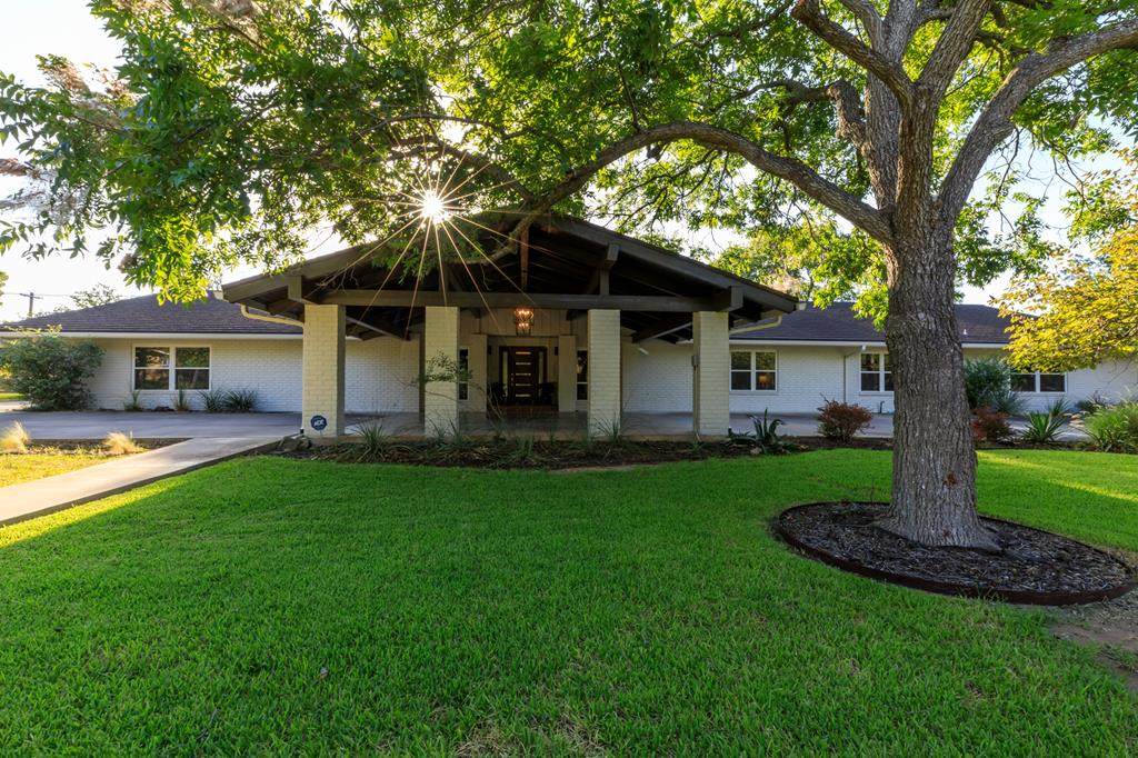 2021 Briarwood Circle - Photo 1