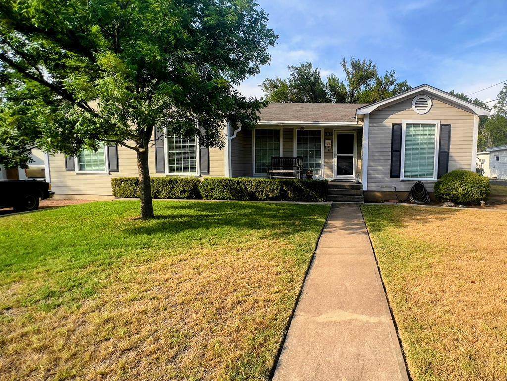 304 Hackberry - Photo 1