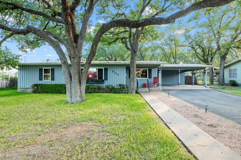 803 Travis St - Photo 1