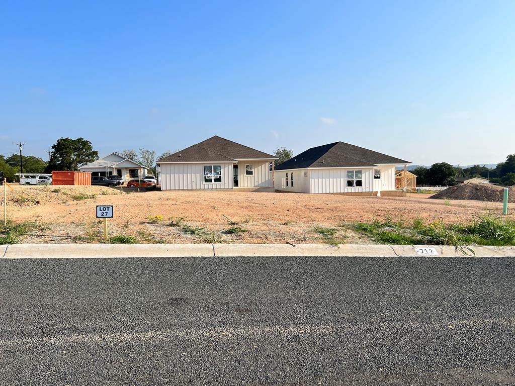 712 Wedgewood Lane - Photo 1