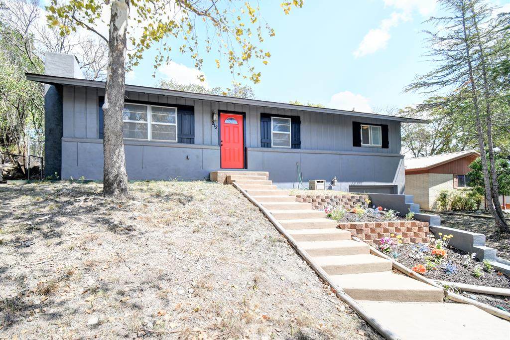 912 Bulwer Ave - Photo 1