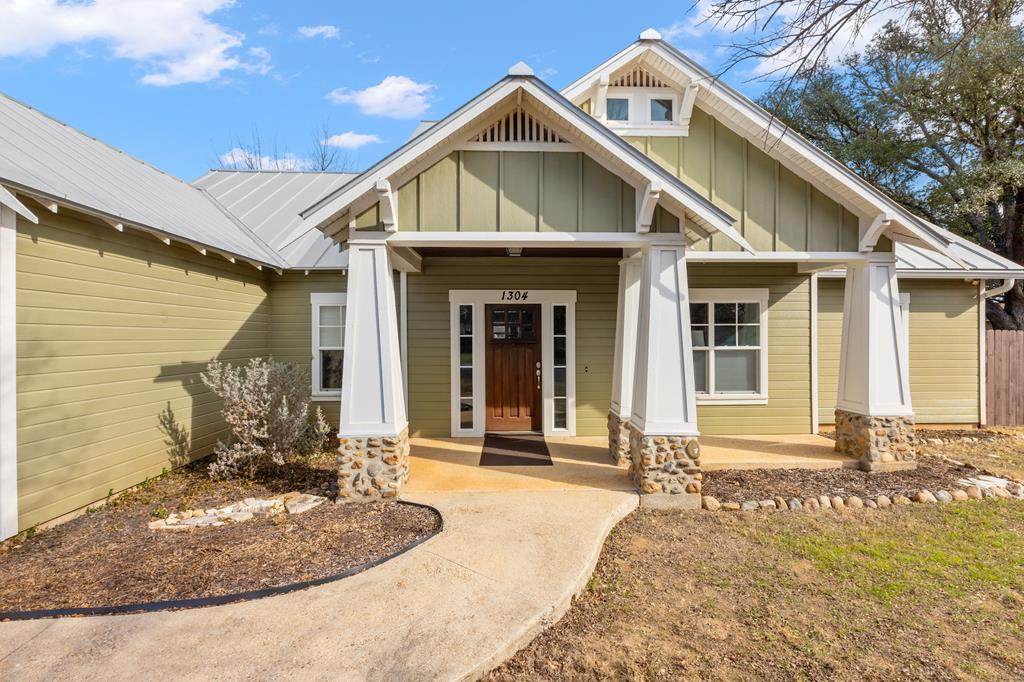 1304 Pike Lane - Photo 1