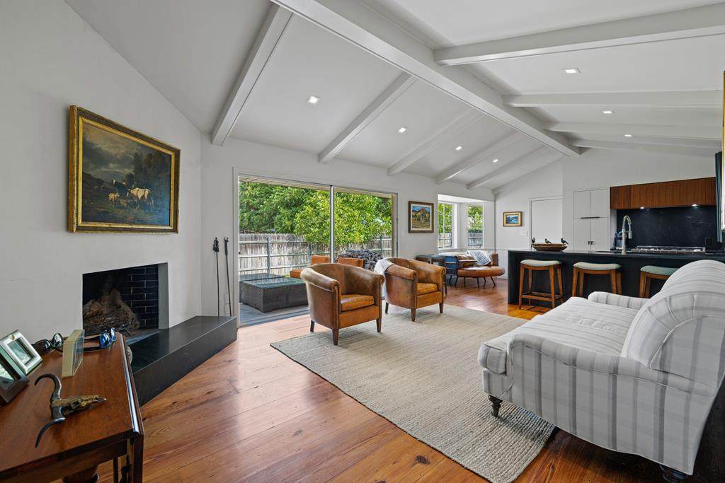 312 Acorn St - Photo 1