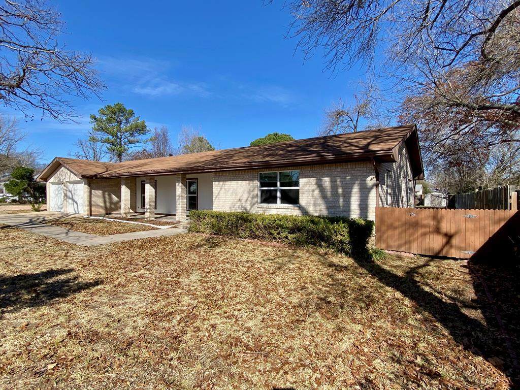 106 Hackberry - Photo 1