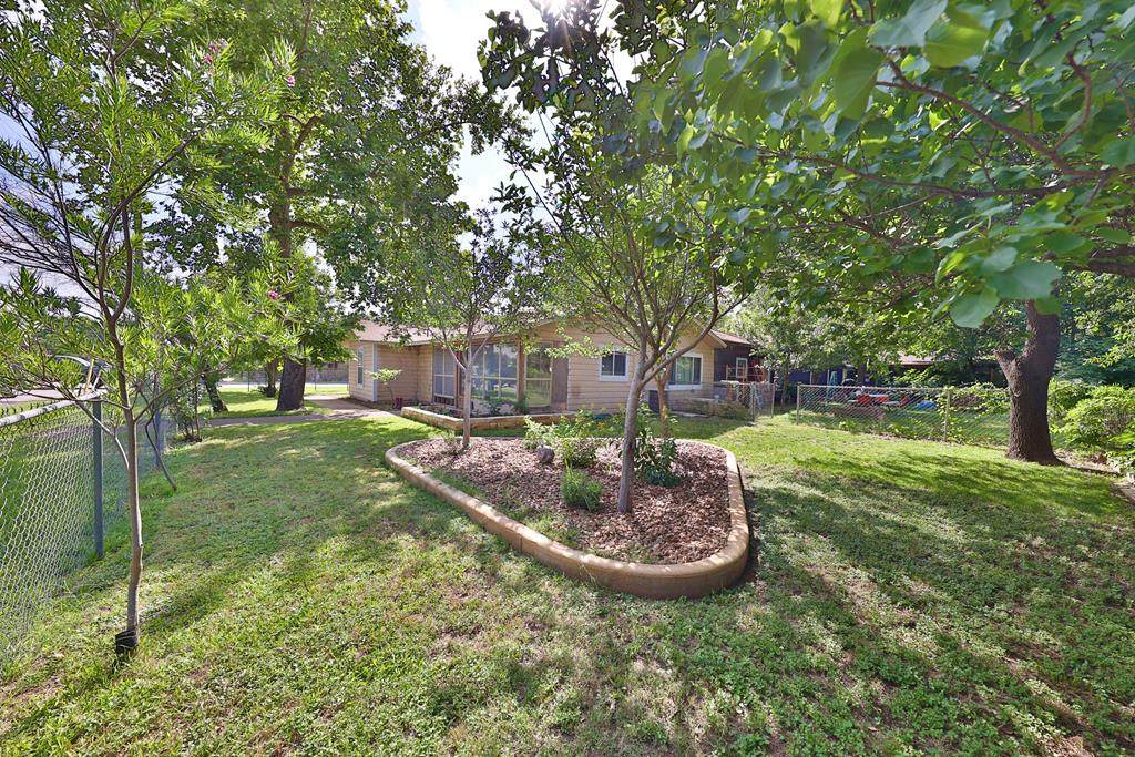 206 Austin St - Photo 1