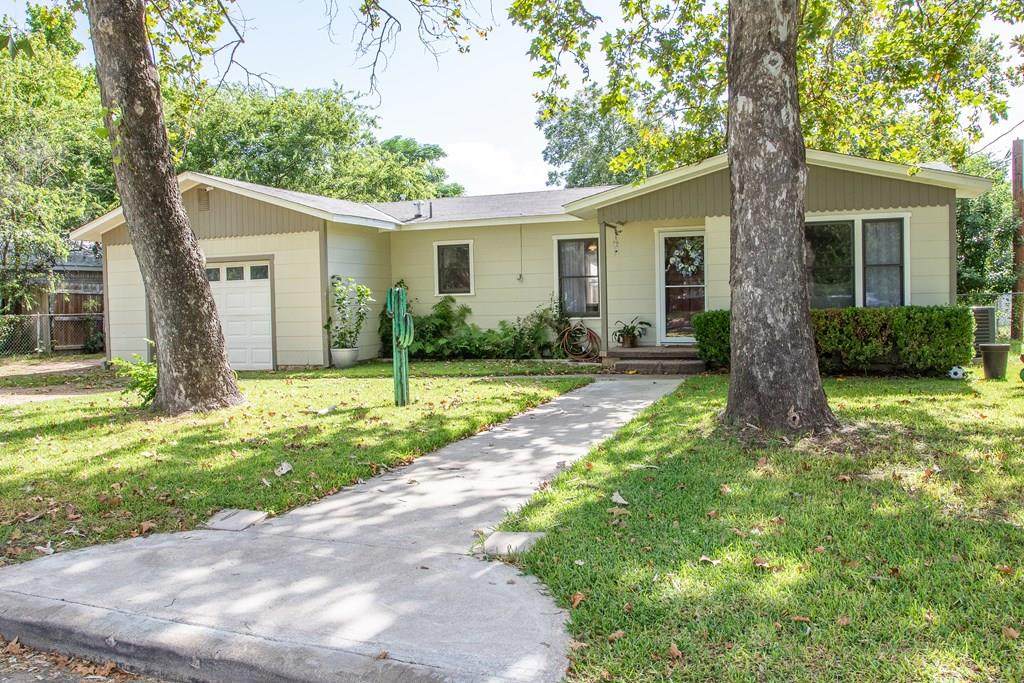 511 Olive St - Photo 1
