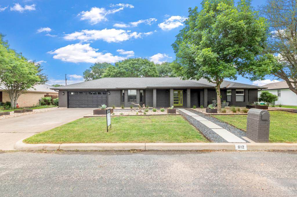 612 Morse St - Photo 1