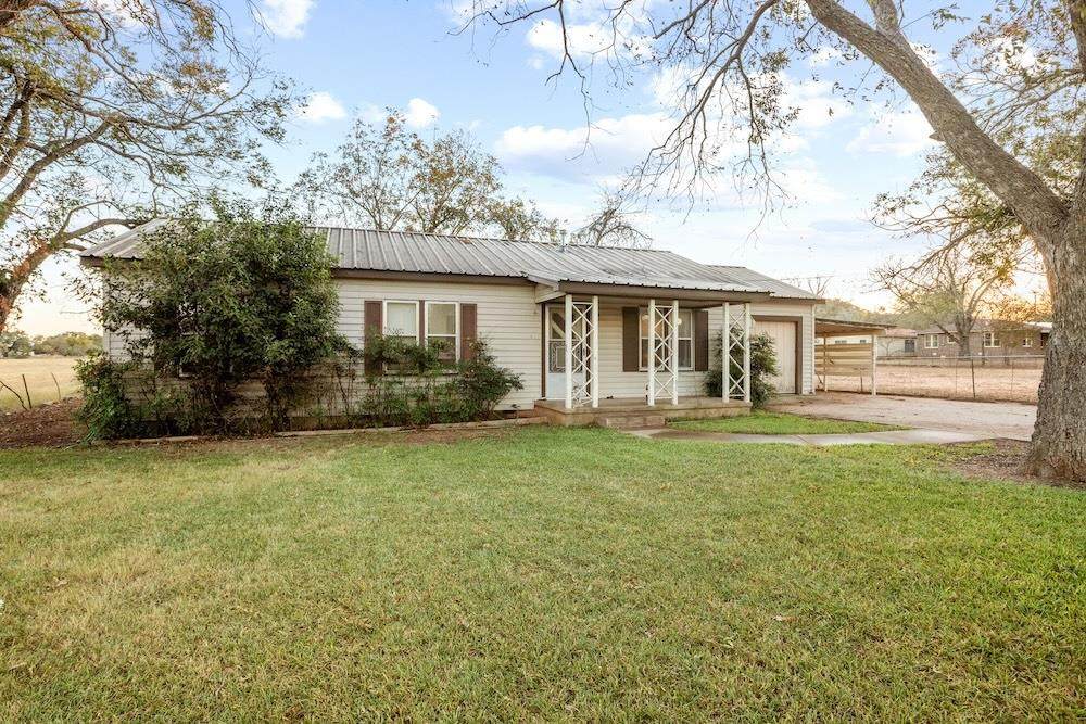 1731 Us Hwy 290 - Photo 1