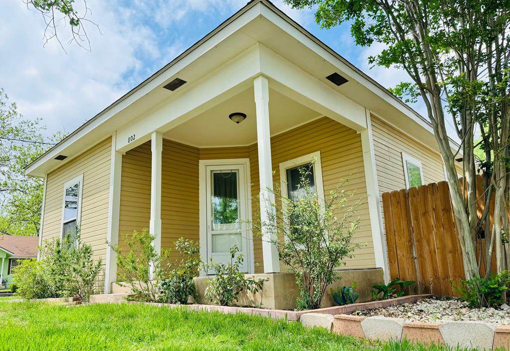 802 Bell St - Photo 1