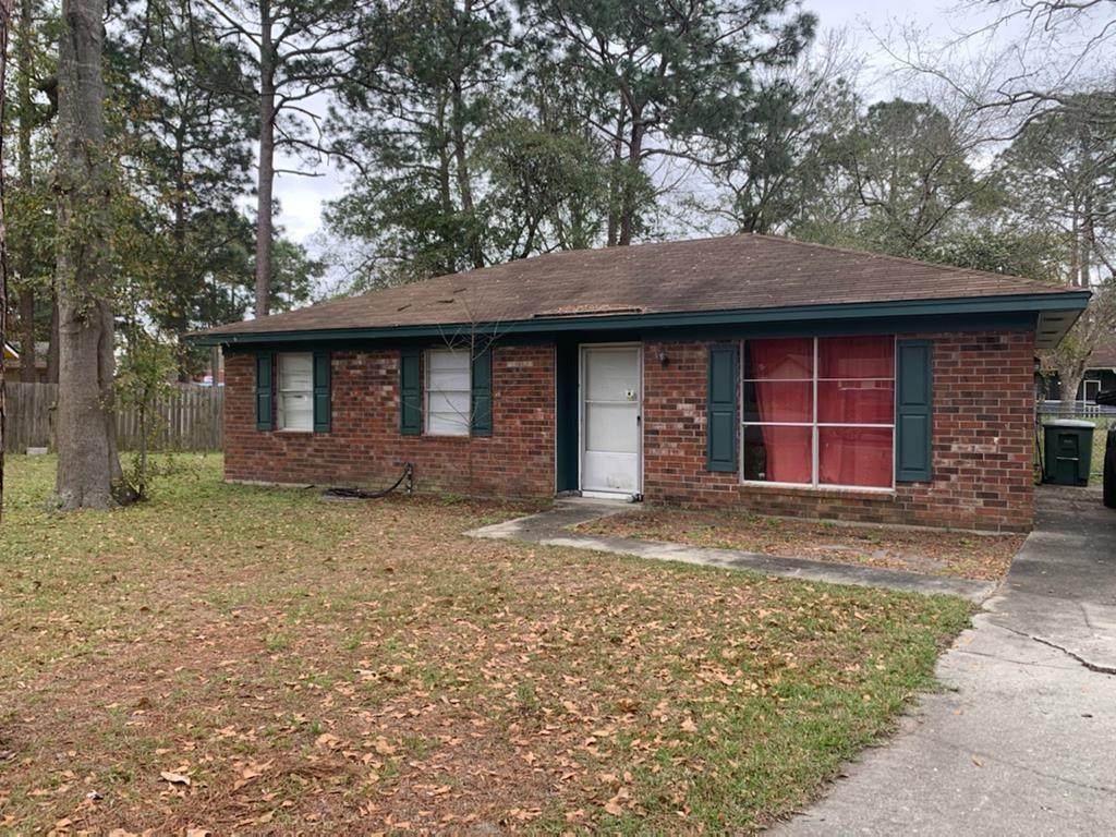 912 Greenbriar Court - Photo 1
