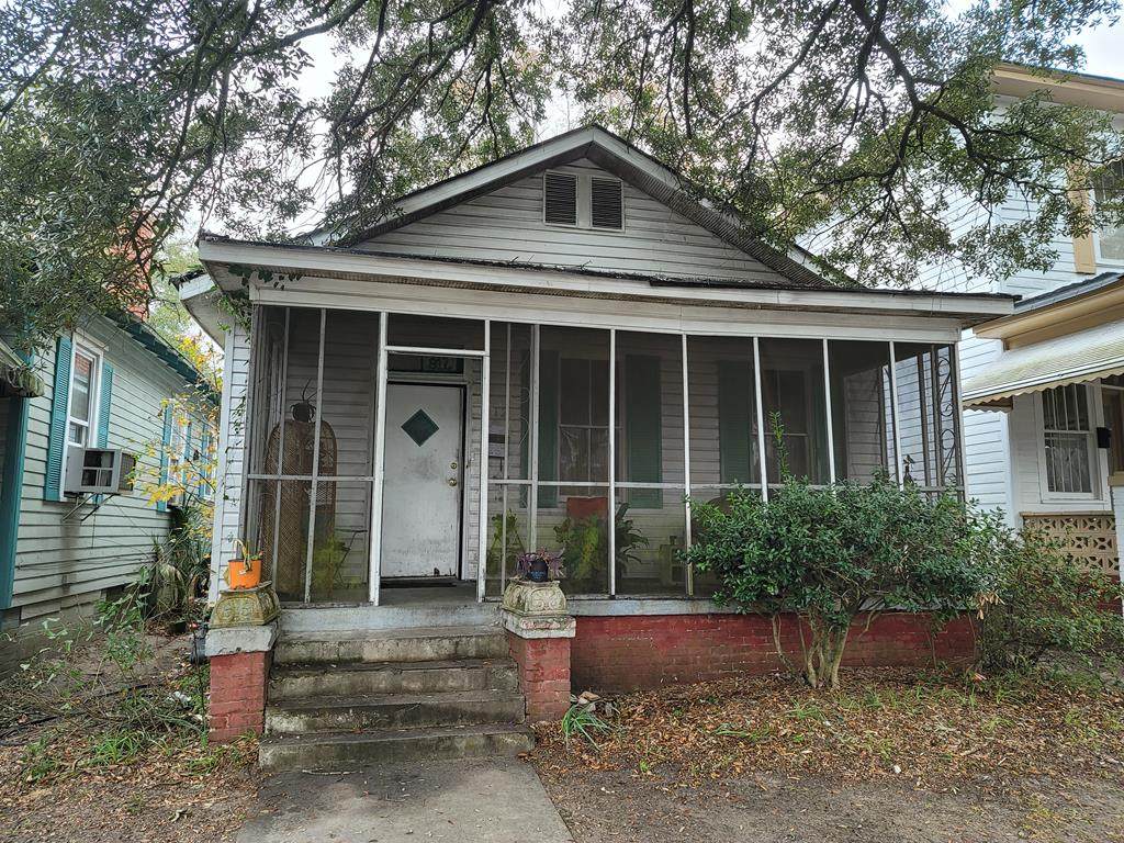 912 W 38th Street - Photo 1