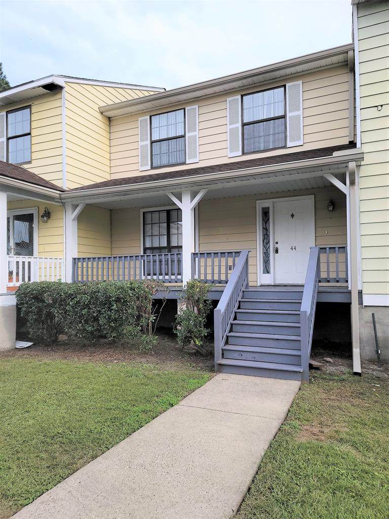 912 Pineland Avenue - Photo 1