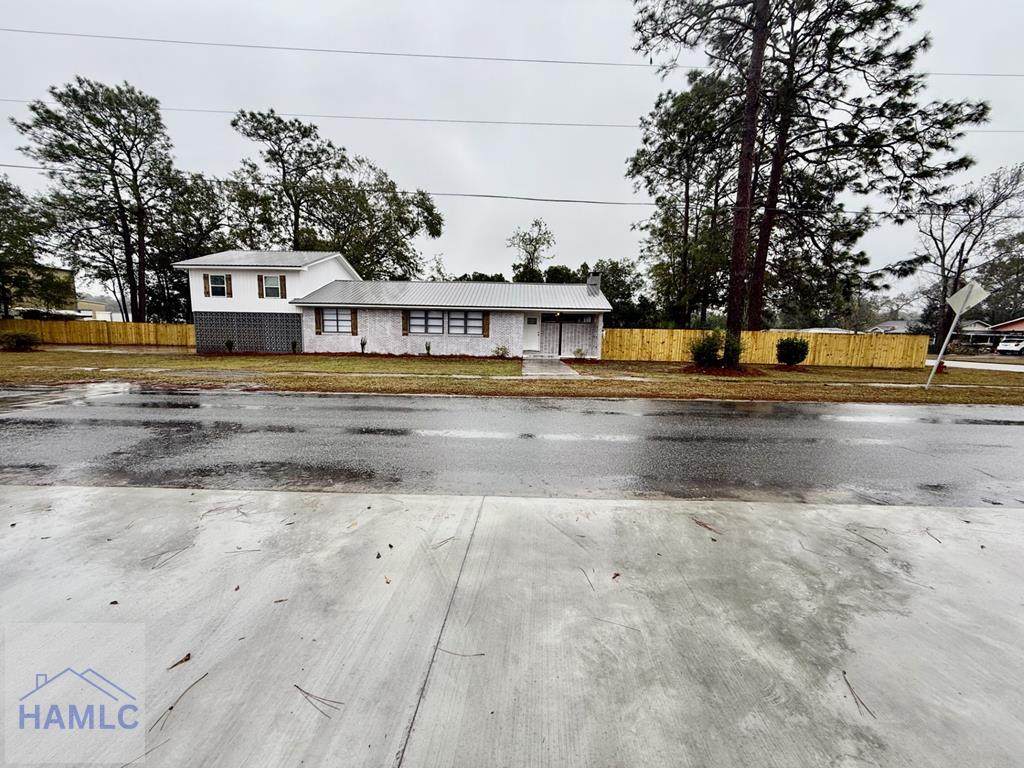 204 N Palm Street - Photo 1